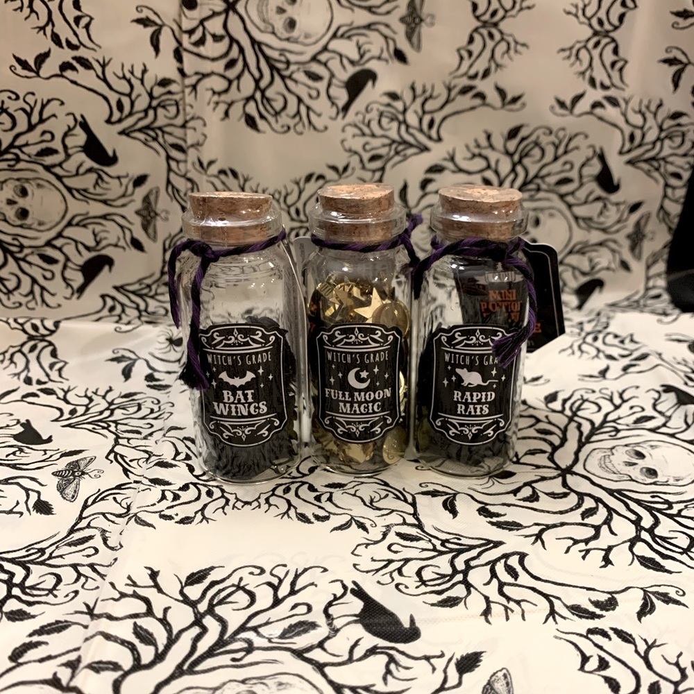 Halloween mini potion bottles and confetti sequins 🦇🐀🌙✨